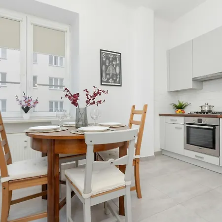アパート In The Center Of With Balcony And Separate Kitchen By Renters
