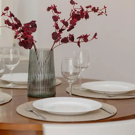 In The Center Of With Balcony And Separate Kitchen By Renters Βαρσοβία