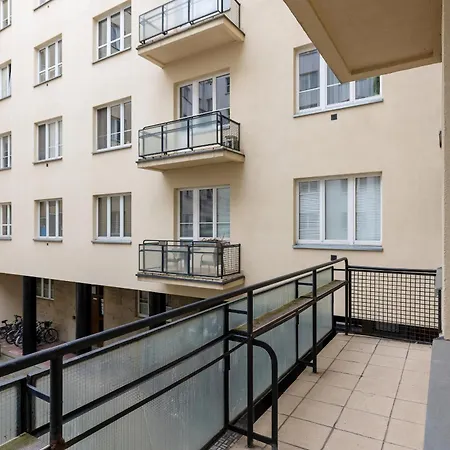 In The Center Of With Balcony And Separate Kitchen By Renters * Varsovie