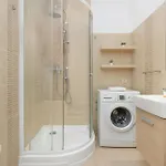 In The Center Of With Balcony And Separate Kitchen By Renters Apartamento Varsóvia