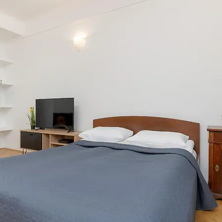 In The Center Of With Balcony And Separate Kitchen By Renters وارسو