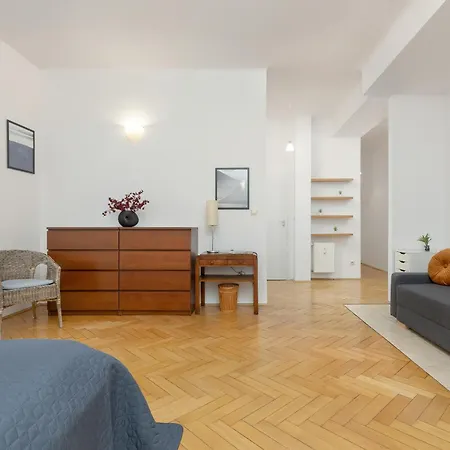 In The Center Of With Balcony And Separate Kitchen By Renters شقة *