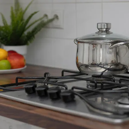 Apartamento In The Center Of With Balcony And Separate Kitchen By Renters