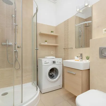 In The Center Of With Balcony And Separate Kitchen By Renters *