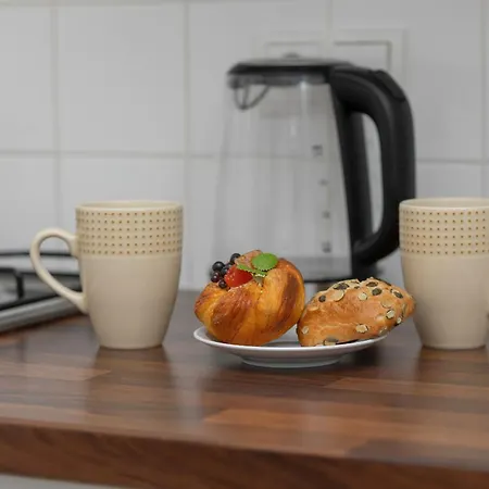 In The Center Of With Balcony And Separate Kitchen By Renters * Varsóvia